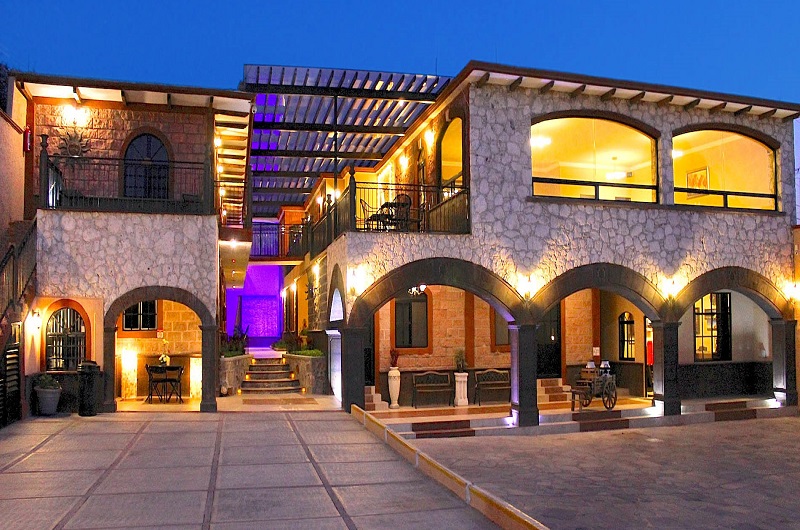 HOTEL VILLA BERNAL